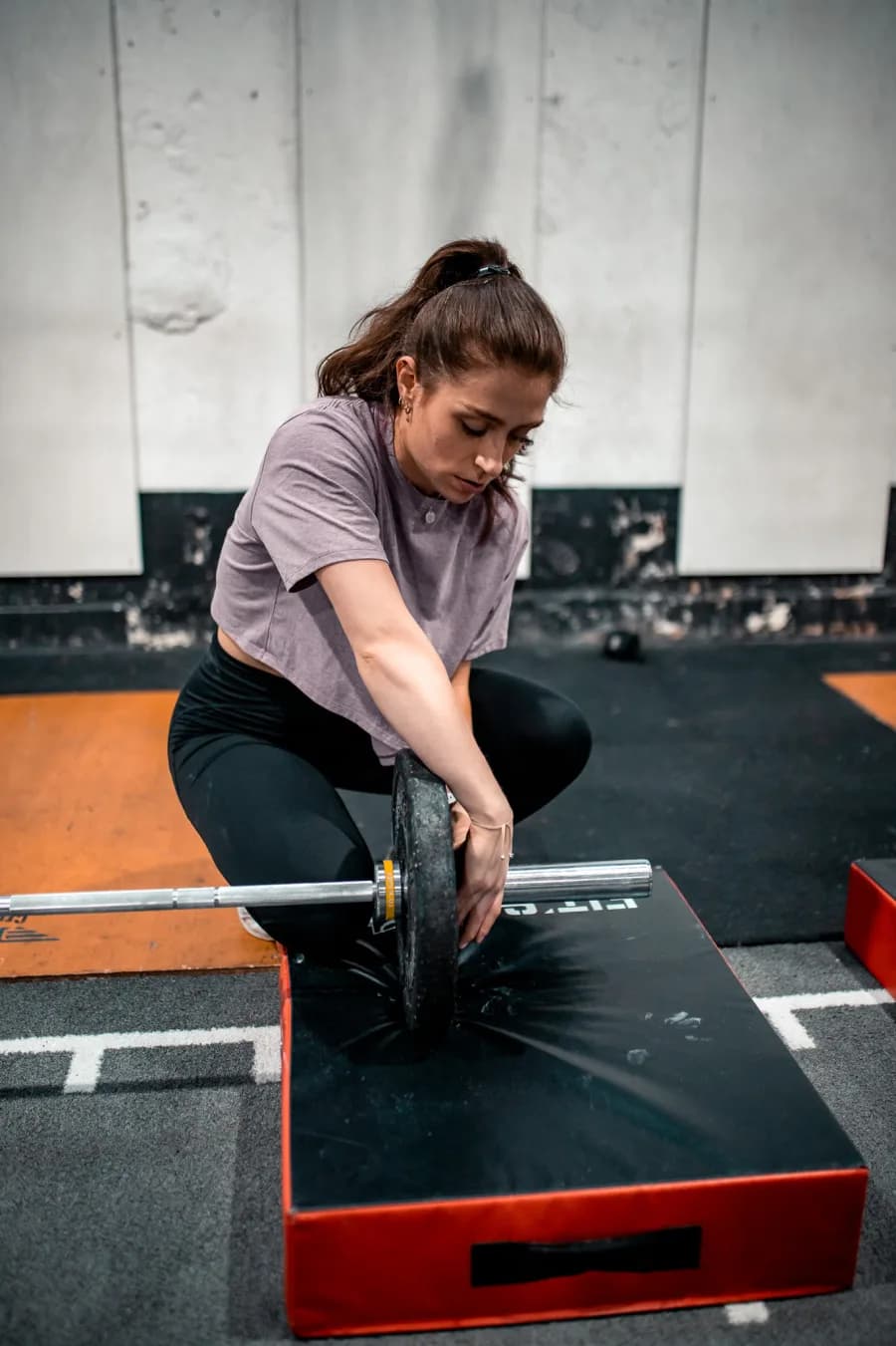Plateforme amortie et barre olympique Fit'&Rack à la zone haltéro du CrossFit Gratte-Ciel